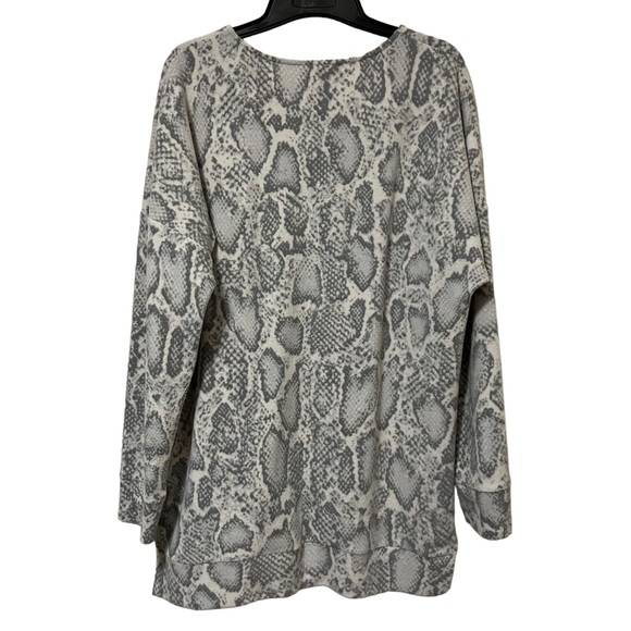 Frank Lyman Design Snakeskin Sweater - Picture 6 of 9
